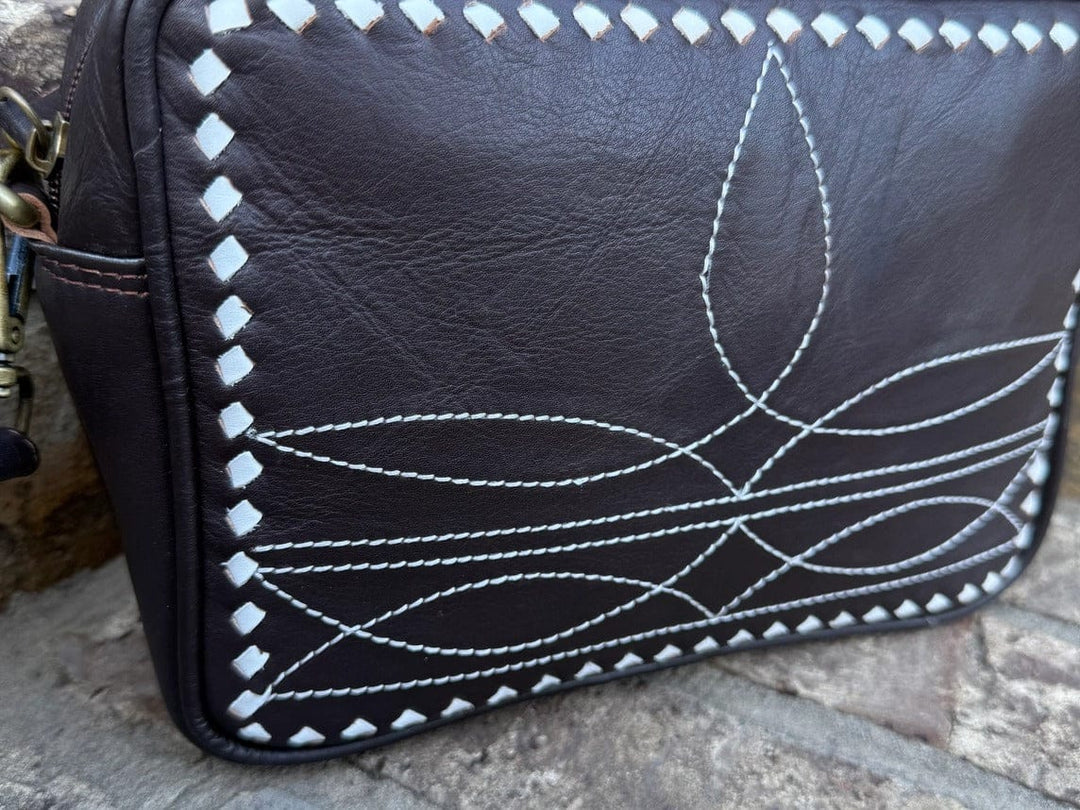 Countryside Co. Handbag Brown Boot Stitch Leather Purse